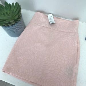 Bebe rose textured mini skirt 🌹